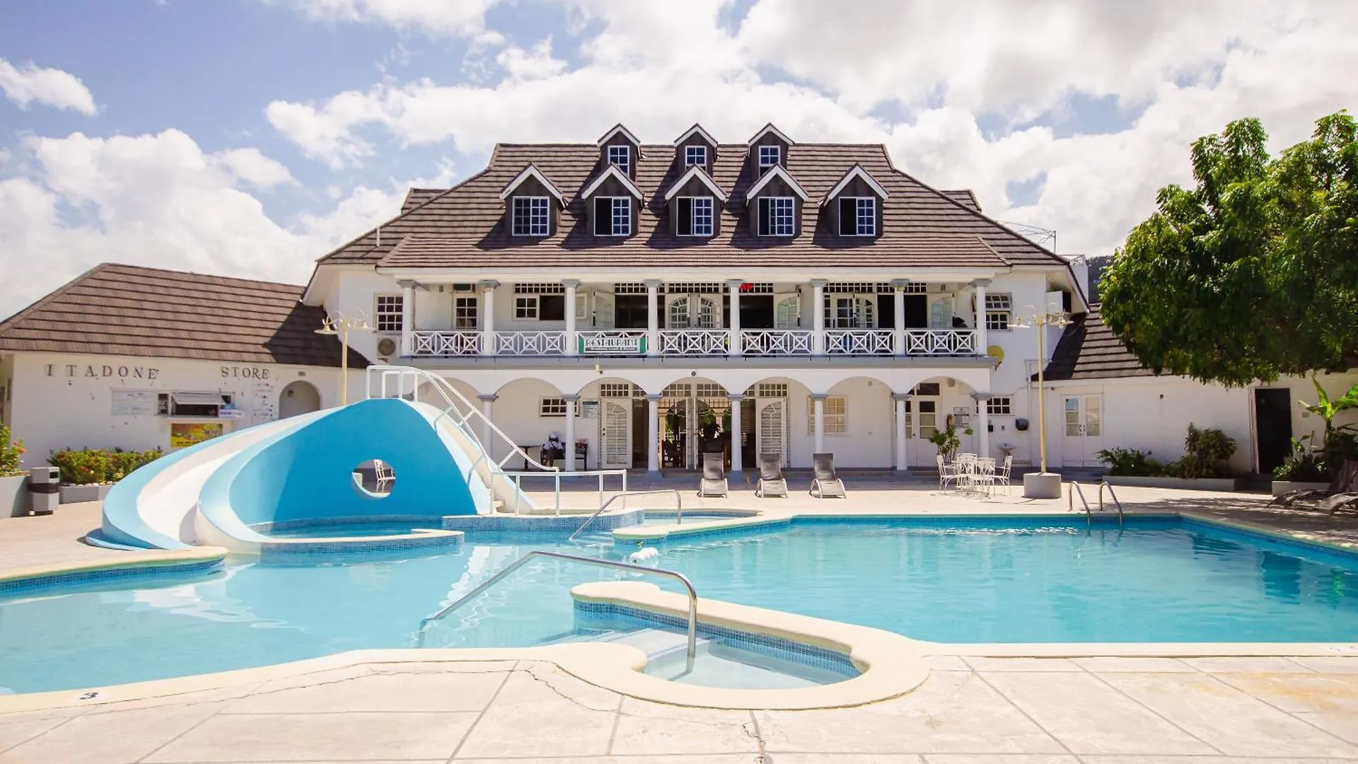 Center Of Ocho Rios-Beachfront Studio-Free Beach Access-Pool-Free Parking-Gated Complex-Free Wifi 100Mbps Giamaica
