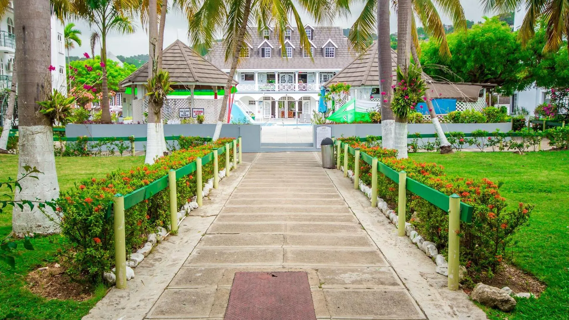Appartamento Center Of Ocho Rios-Beachfront Studio-Free Beach Access-Pool-Free Parking-Gated Complex-Free Wifi 100Mbps