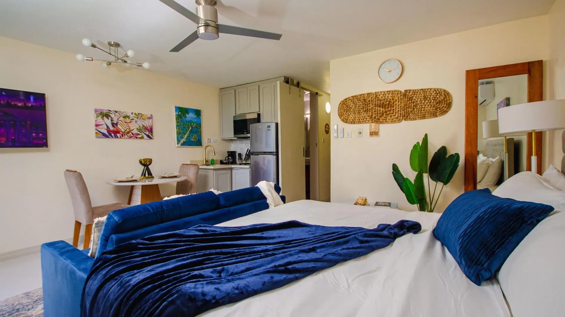 Center Of Ocho Rios-Beachfront Studio-Free Beach Access-Pool-Free Parking-Gated Complex-Free Wifi 100Mbps Appartamento